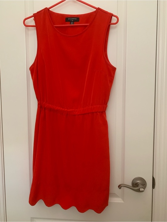 Bycorpus Dresses & Skirts - BYCORPUS Red Scalloped Open Back Dress Size M Sleeveless Elastic Waist EUC